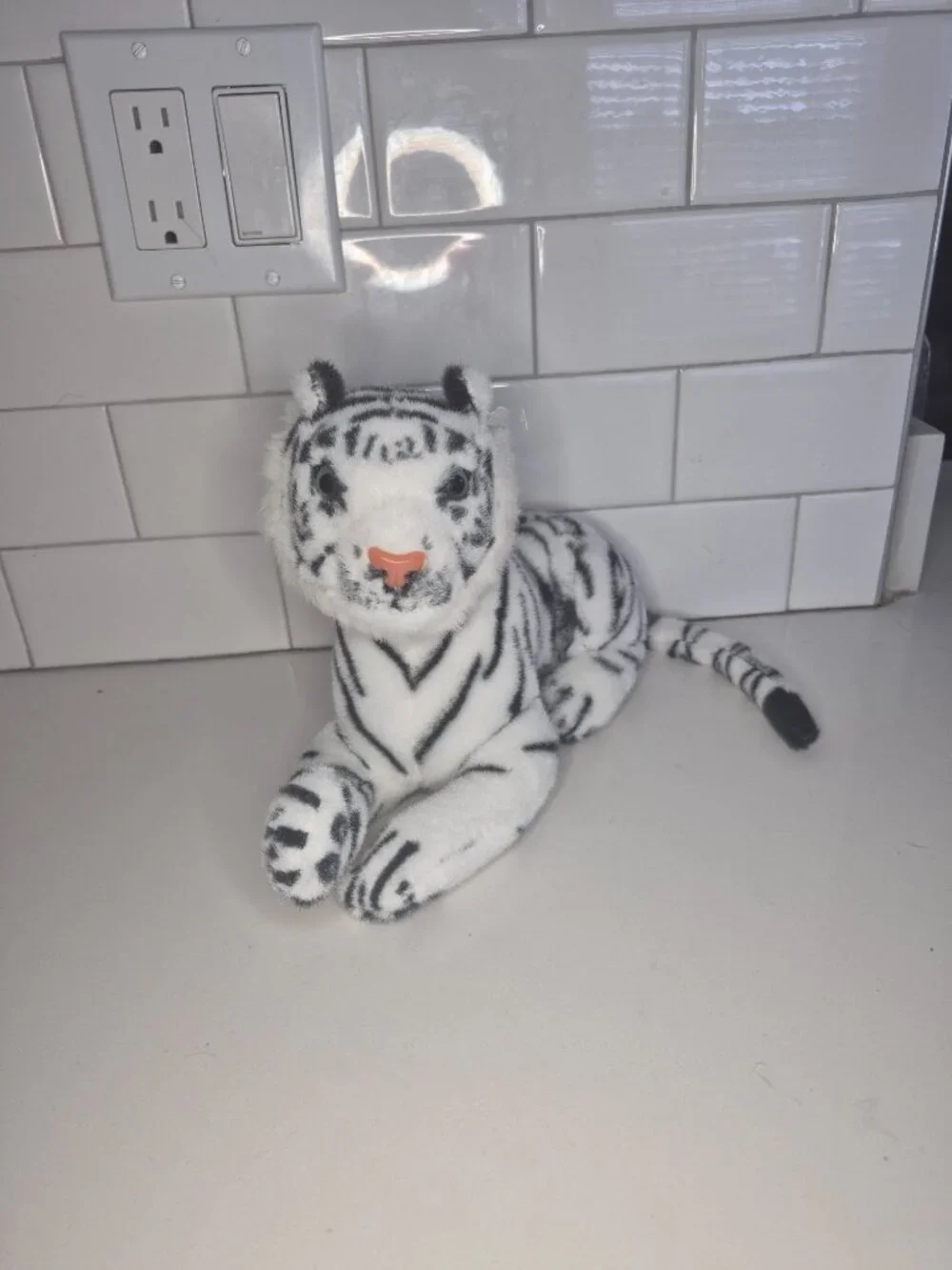 American Furniture Warehouse Realistic White Bengal Tiger King 12